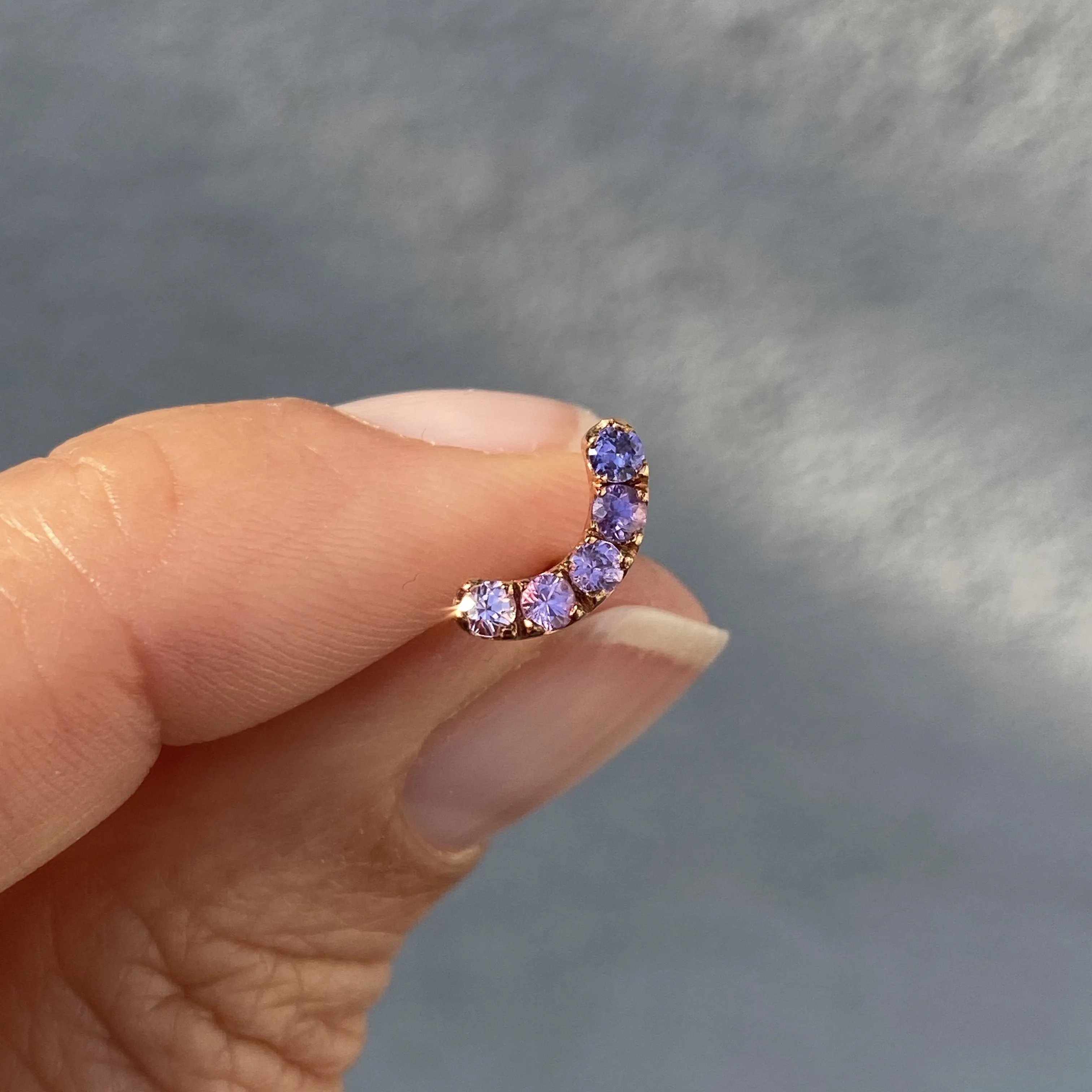 Arc Ombré Sapphire Stud Earring Singles